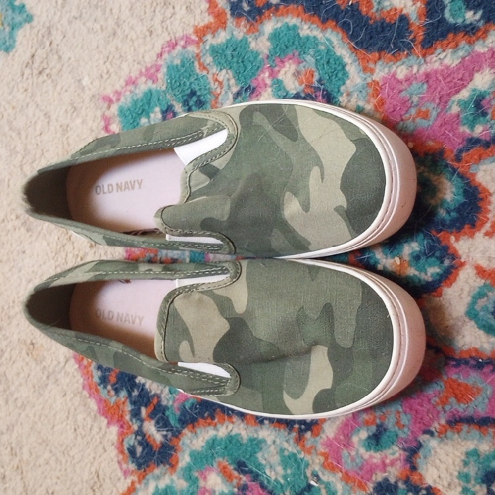Old Navy sneakers size 6